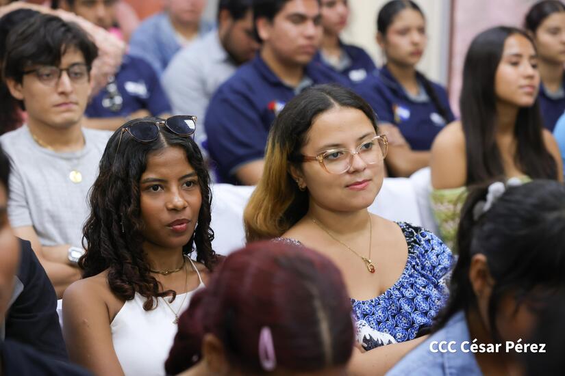 EStudiantes-de-Comunicacion-25