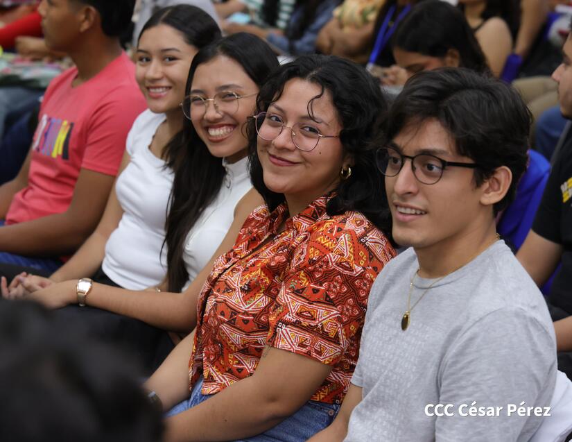 EStudiantes-de-Comunicacion-7