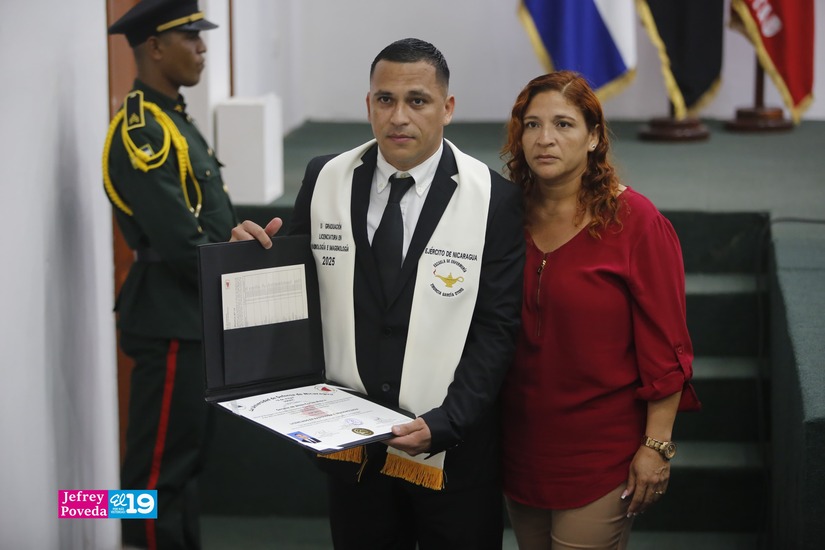 Egresados-Universidad-4-de-Mayo-17