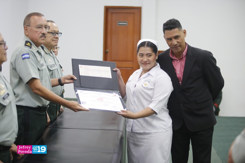 Egresados-Universidad-4-de-Mayo-8