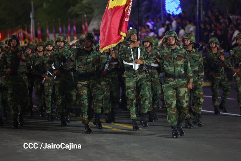 Desfile-Pueblo-Ejercito-30
