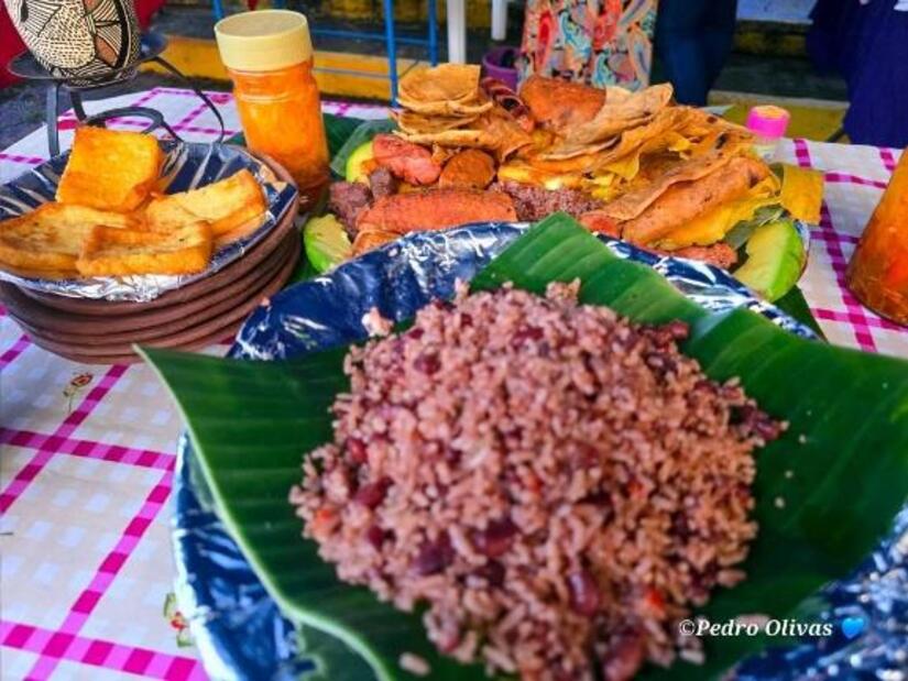 Fritanga-y-gallo-pinto-5