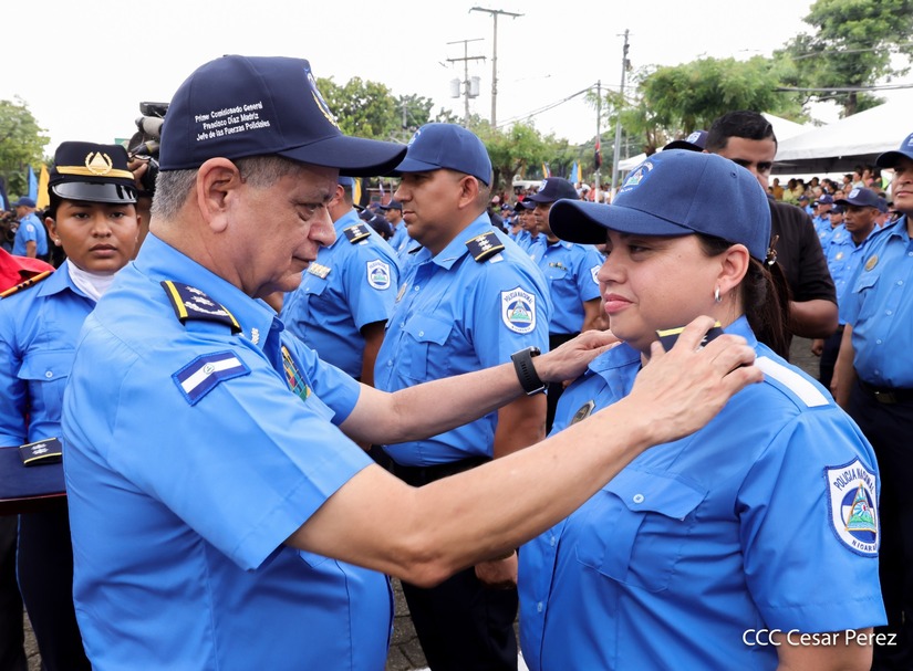 Ascensos-Policiales-39