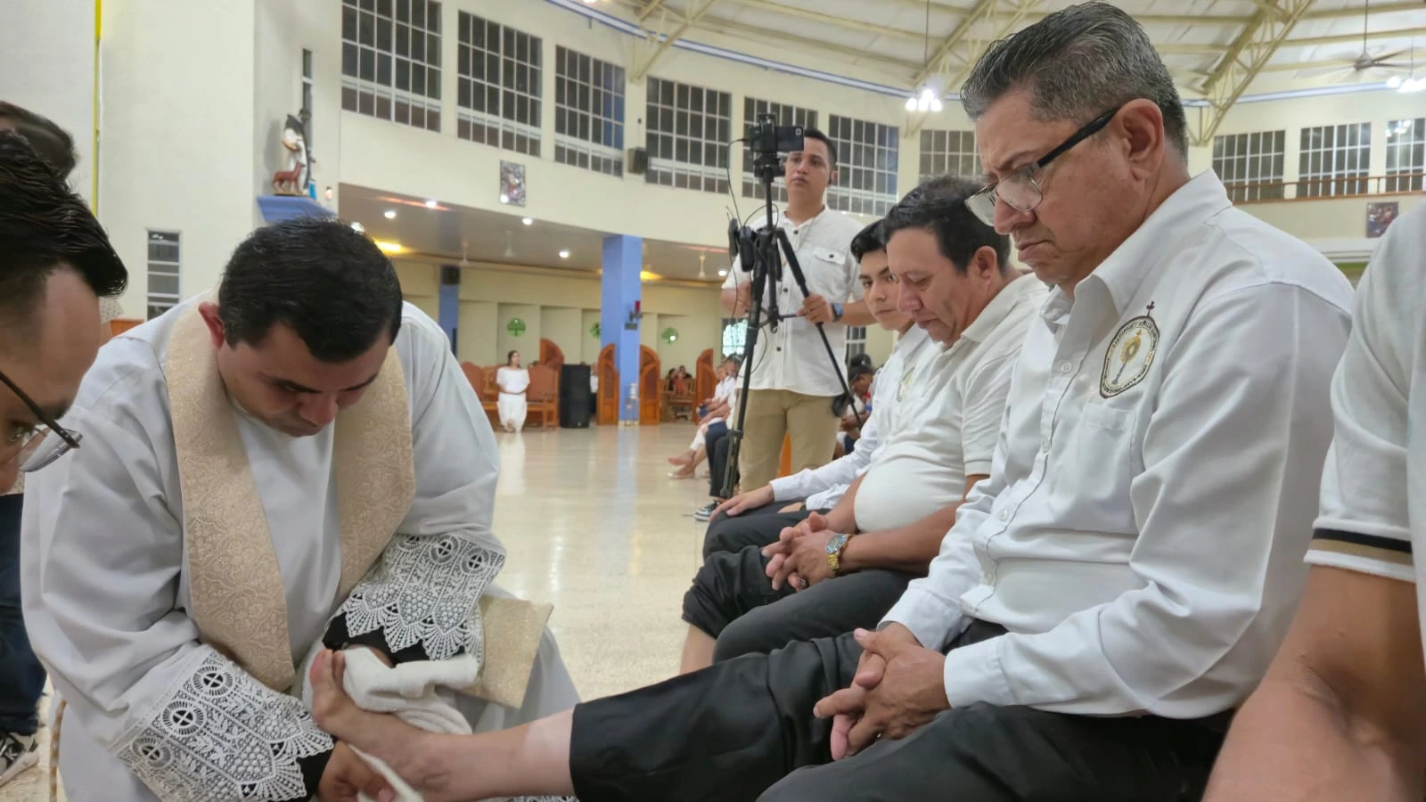 JUEVES-(31)
