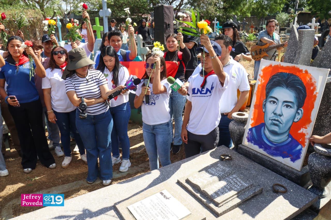 Universitarios-18