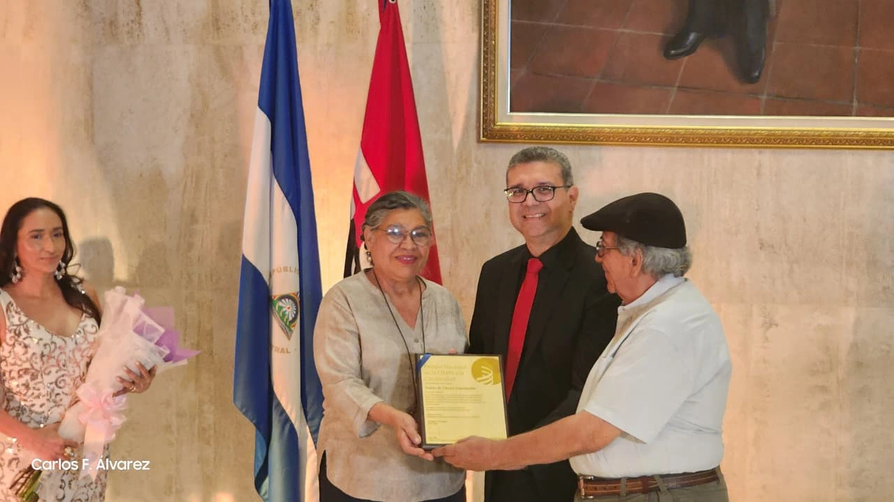 PREMIO2