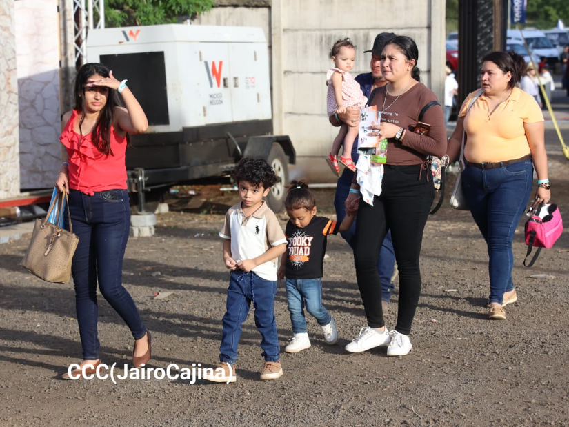 FERIA--(40)