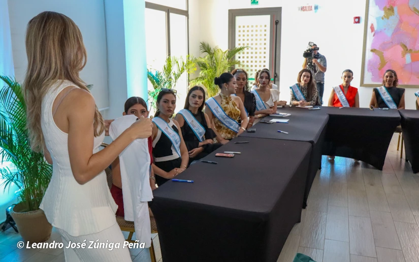 REINAS7