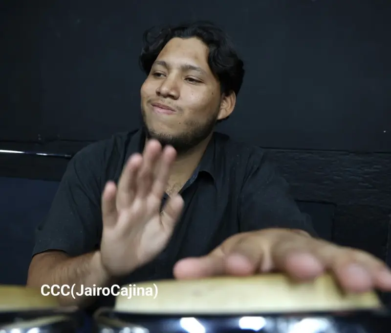 JUVENTUD--(40)