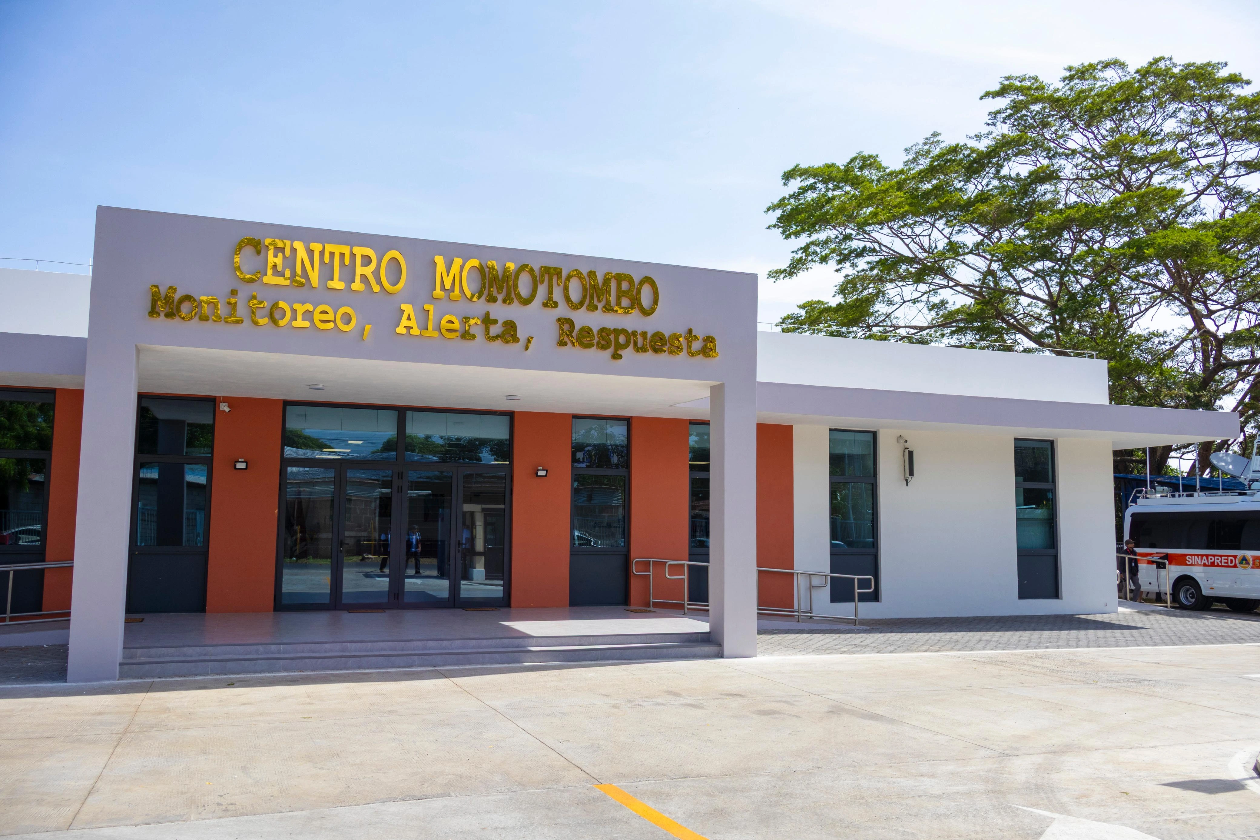 MOMOTOMBO13