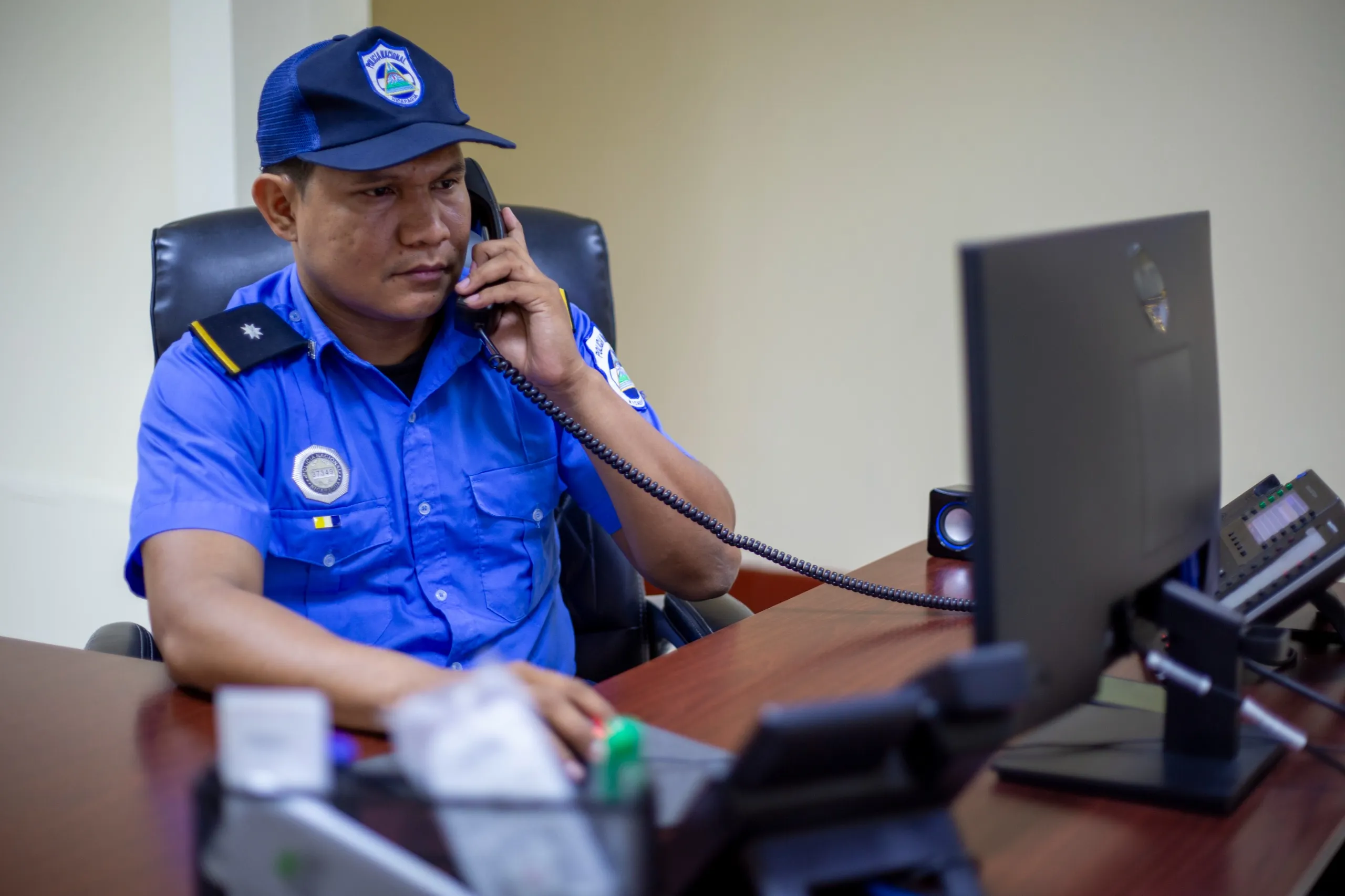 Linea-de-Emergencia-30_30_11zon