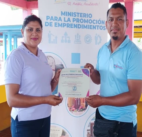 EMPRENDIMIENTOS10_15_11zon