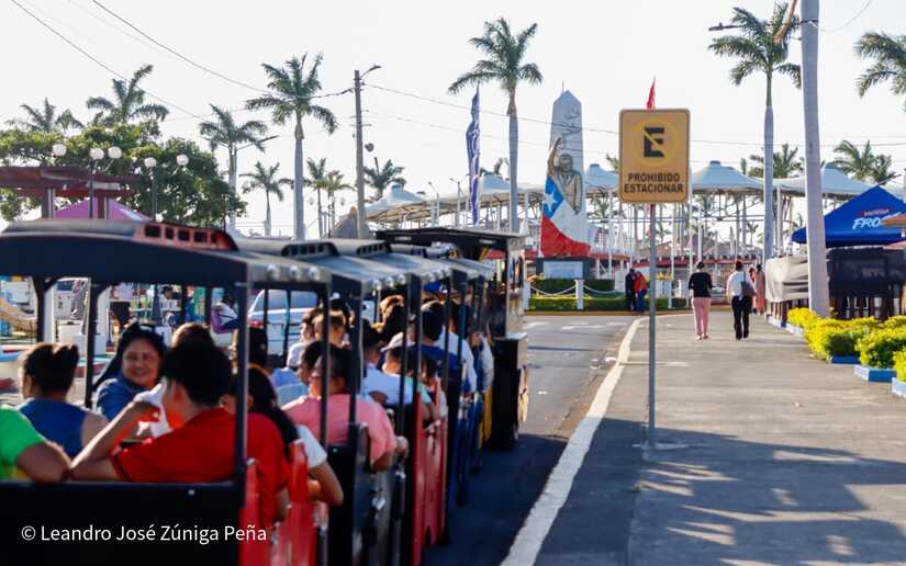 Salvador-Allende--(14)