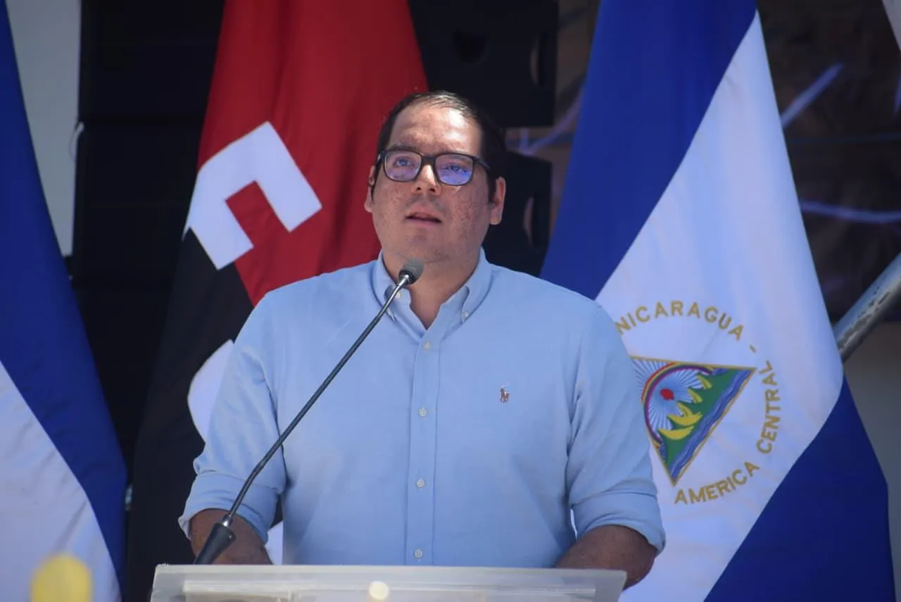 Entrega-de-material-deportivo-4_4_11zon