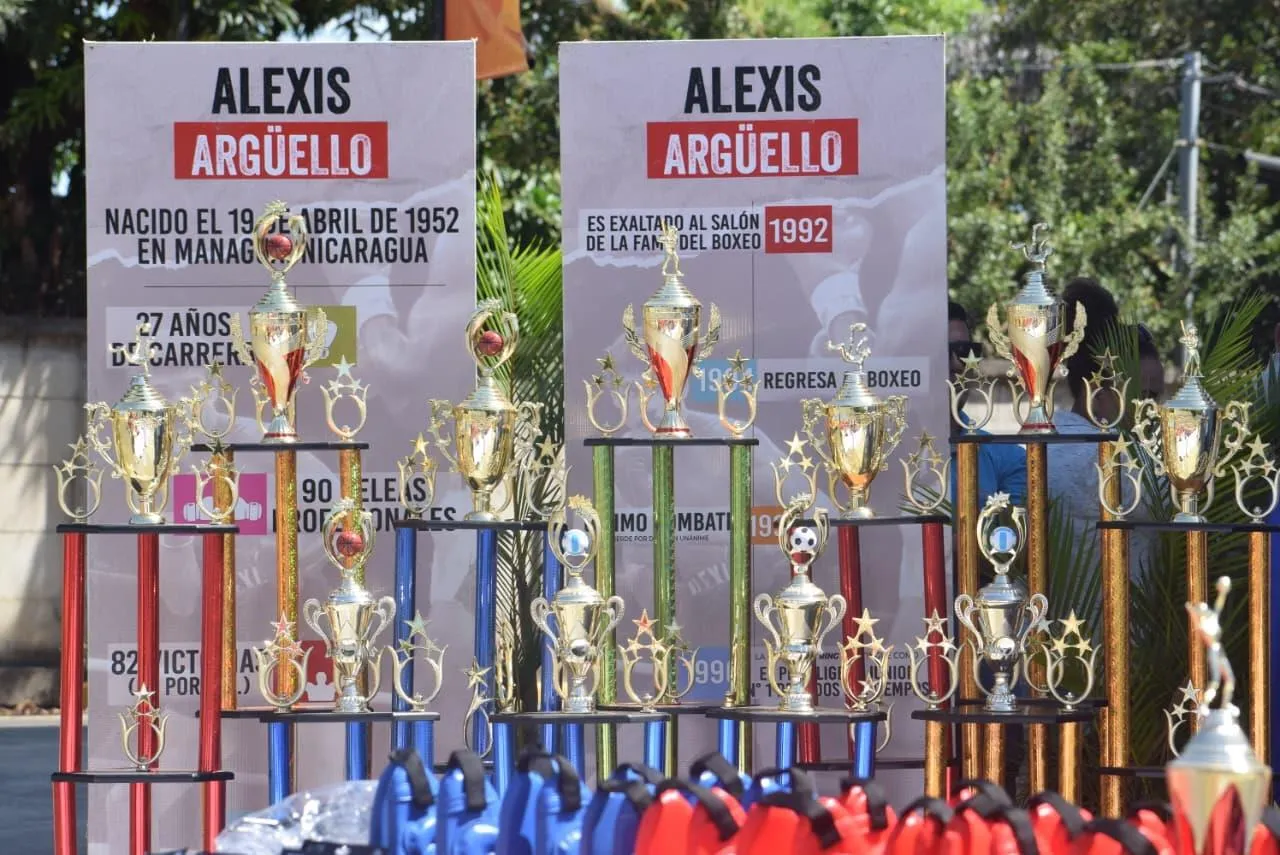 Entrega-de-material-deportivo-5_5_11zon