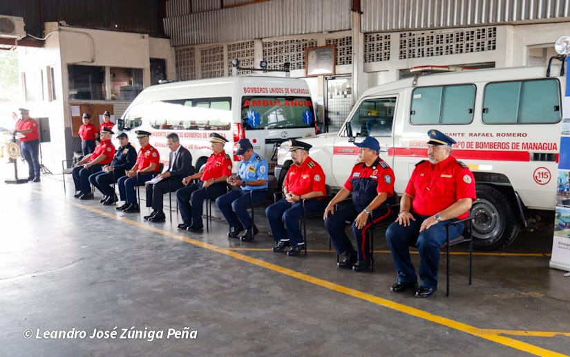 Bomberos--(25)