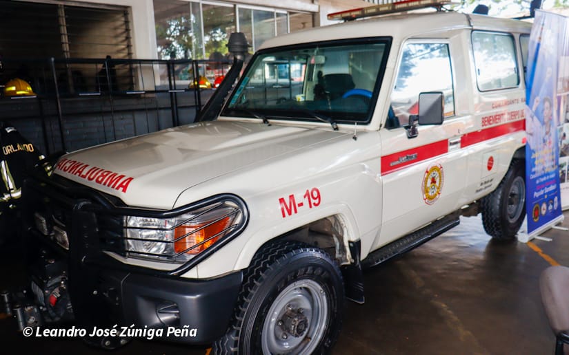 Bomberos--(50)
