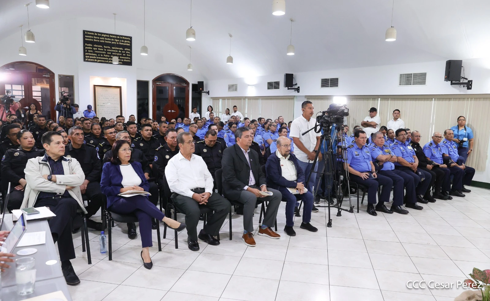 POLICIA8