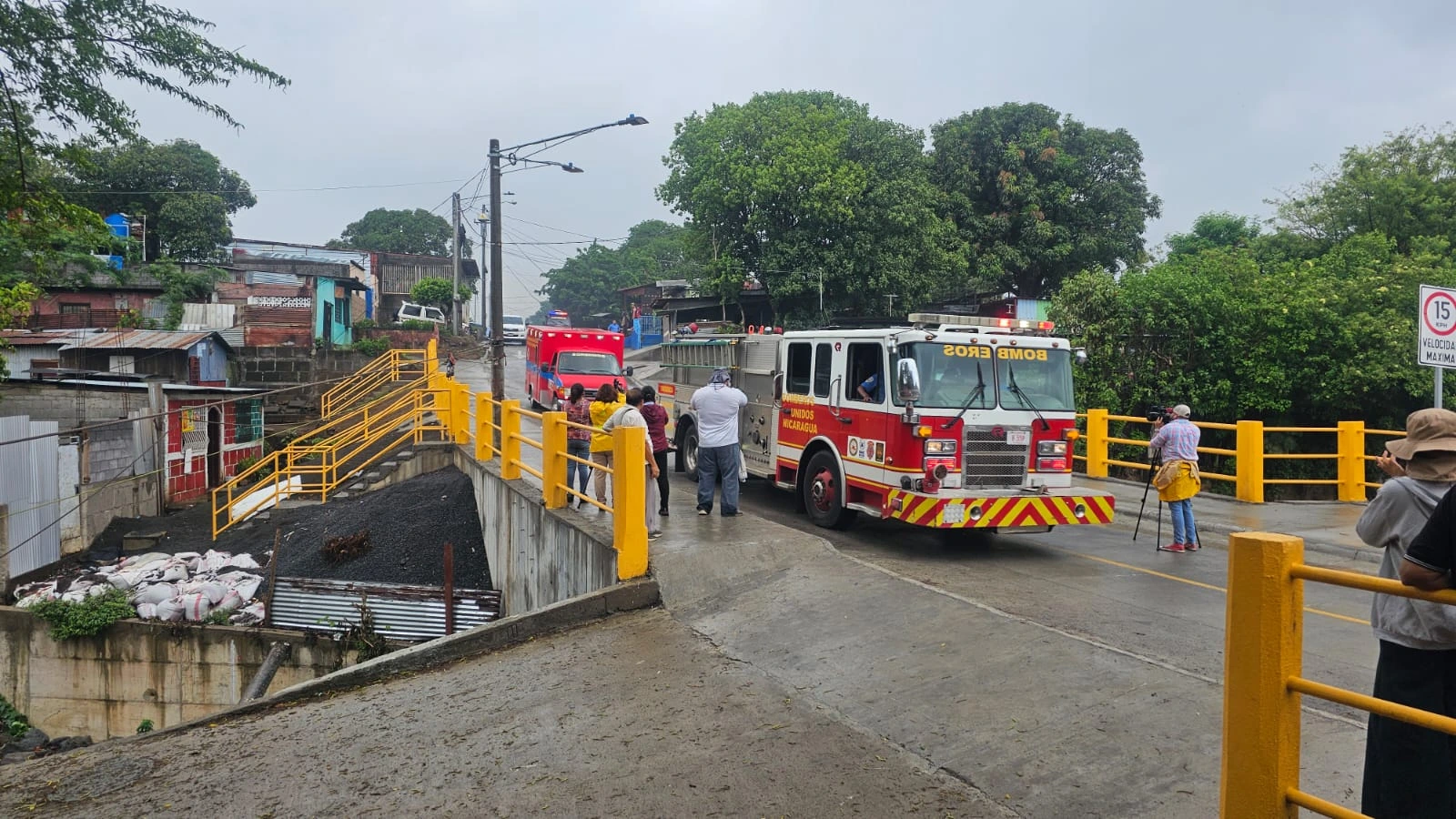 BOMBEROS9