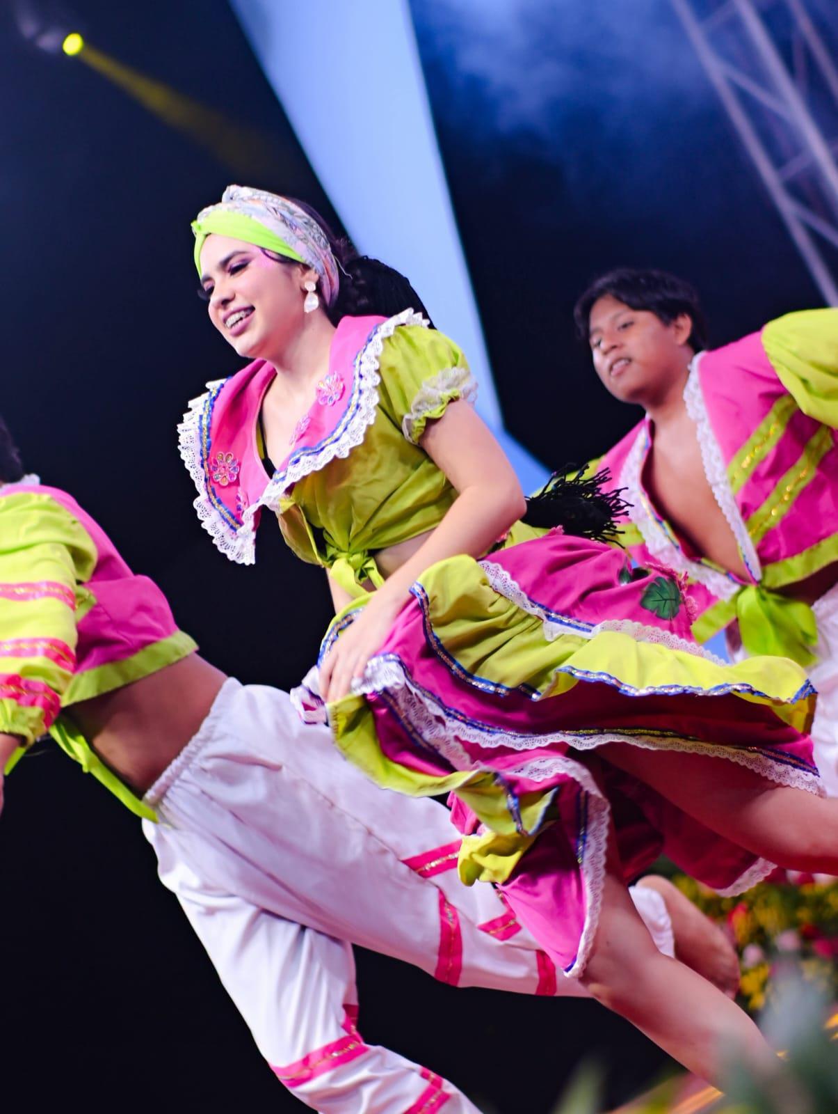 REINAS--(4)