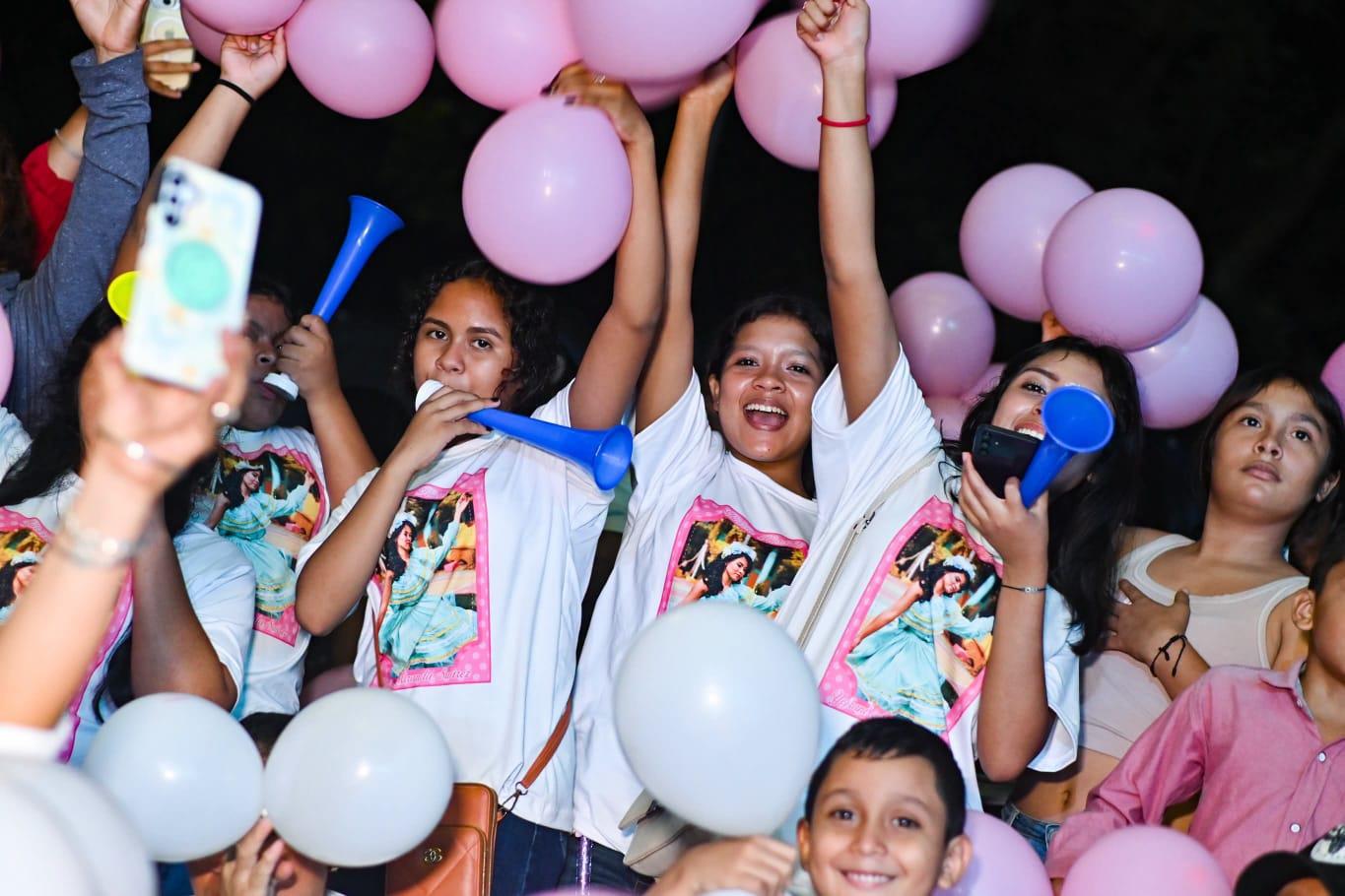 REINAS--(5)