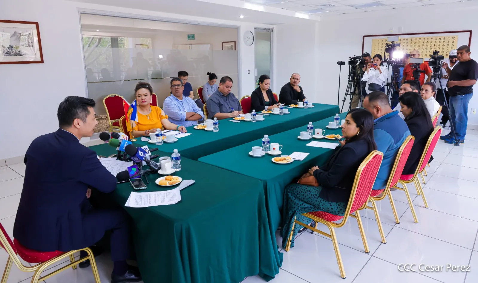 Embajador-China-21_21_11zon