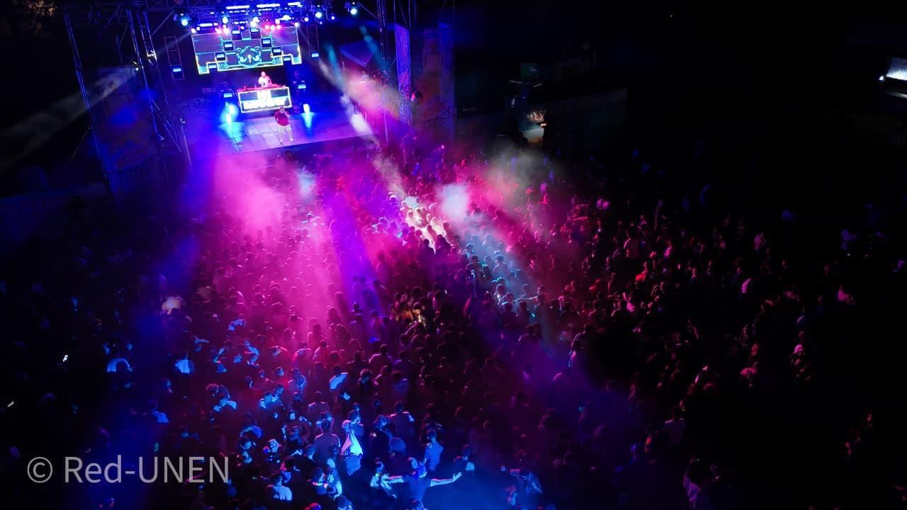 Universitarios--(12)