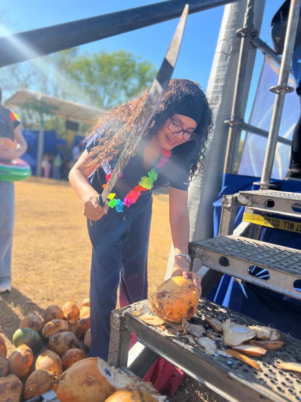 Universitarios--(14)