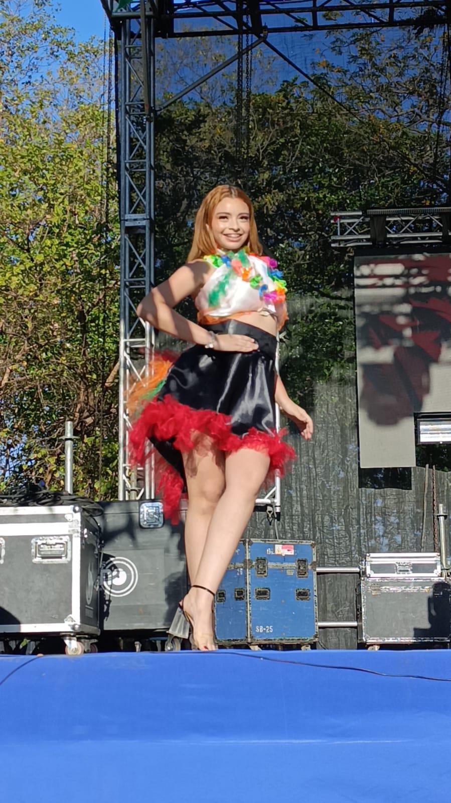 Universitarios--(18)