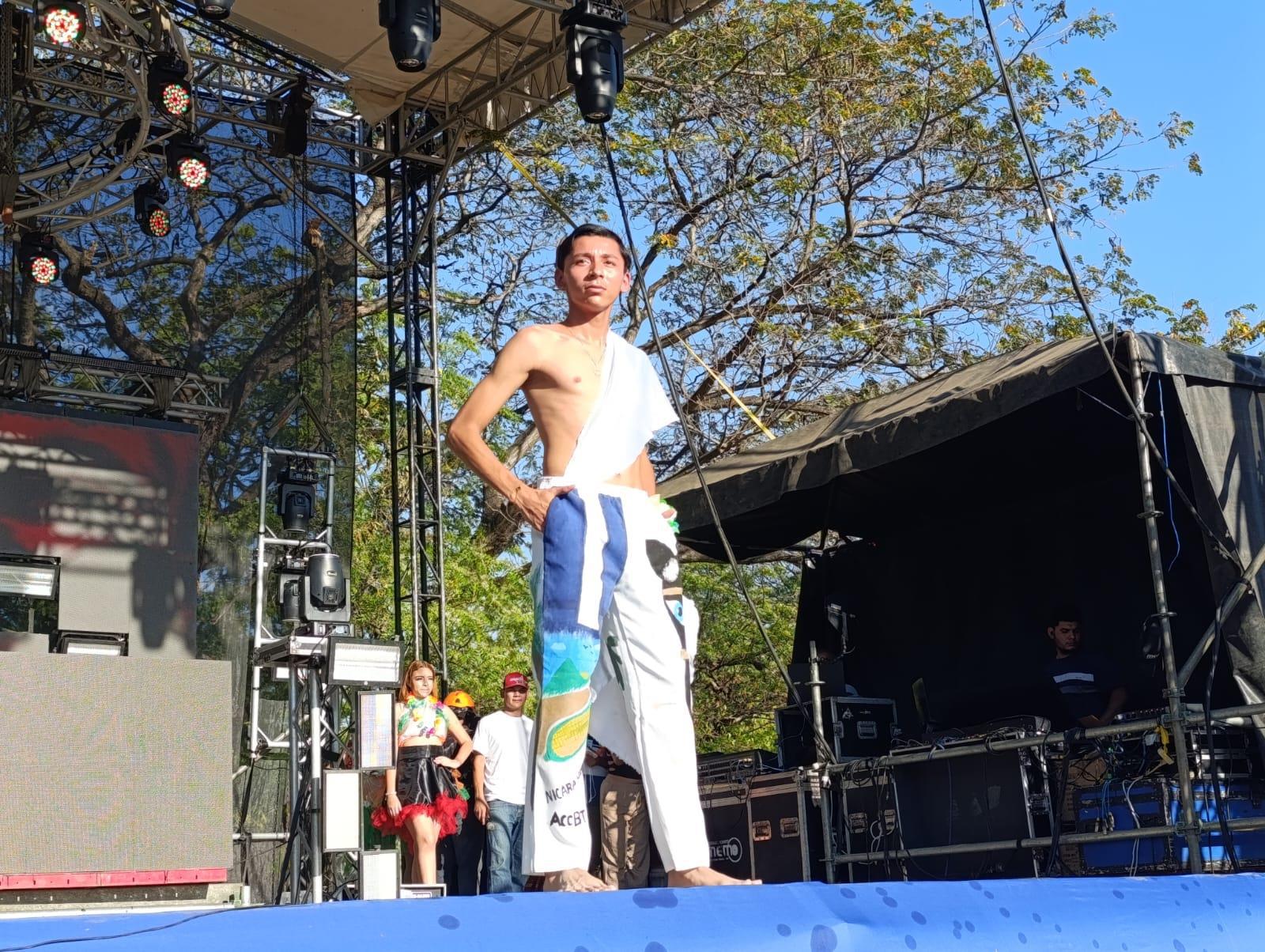 Universitarios--(19)