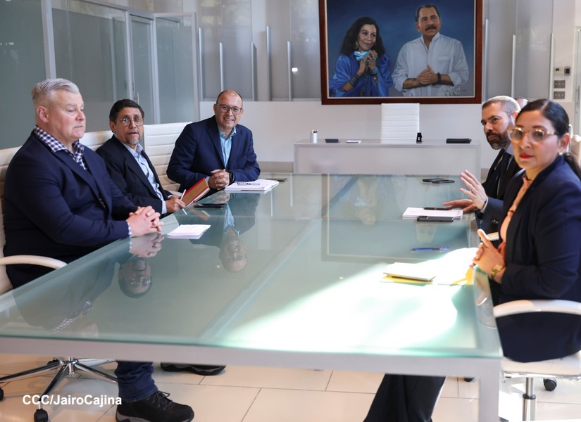 Con-empresa-minera-canadiense-10