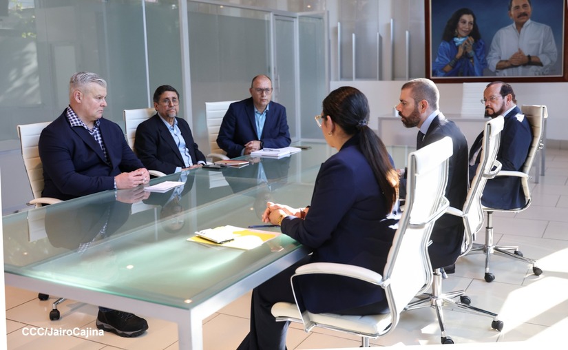 Con-empresa-minera-canadiense-12