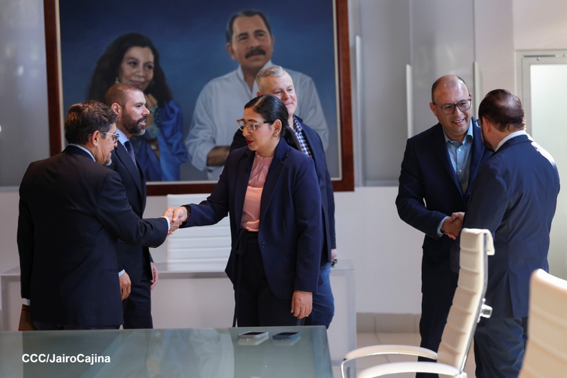 Con-empresa-minera-canadiense-16