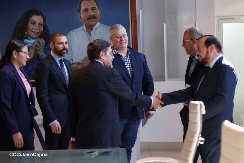 Con-empresa-minera-canadiense-6