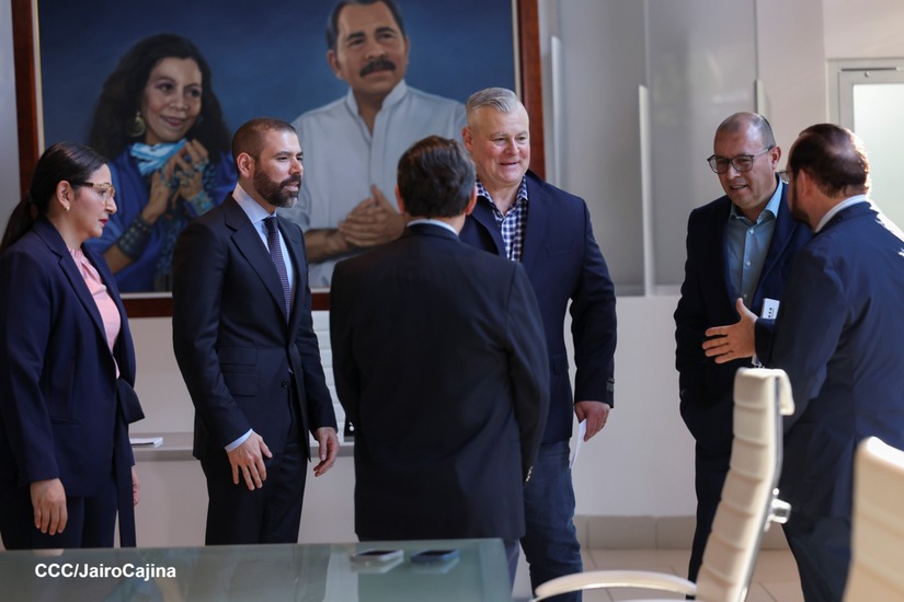 Con-empresa-minera-canadiense-7