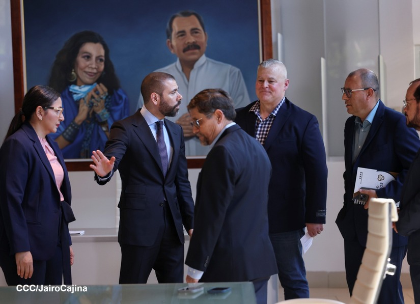 Con-empresa-minera-canadiense-8