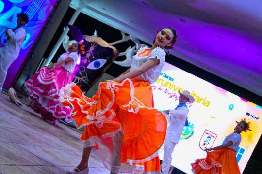Danza--(3)