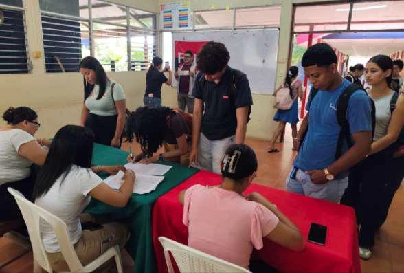 BECAS25