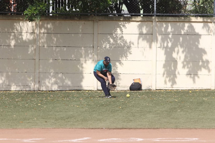 SOFTBOL--(11)