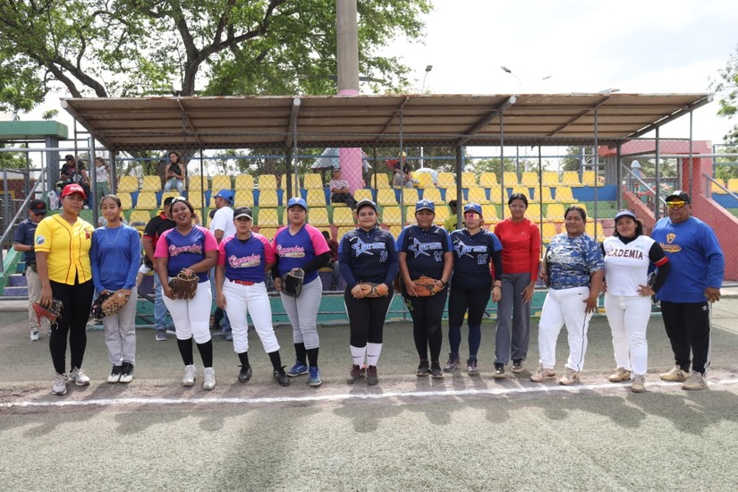SOFTBOL--(2)