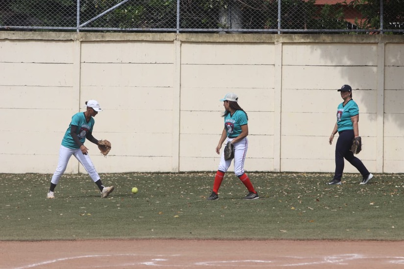 SOFTBOL--(7)