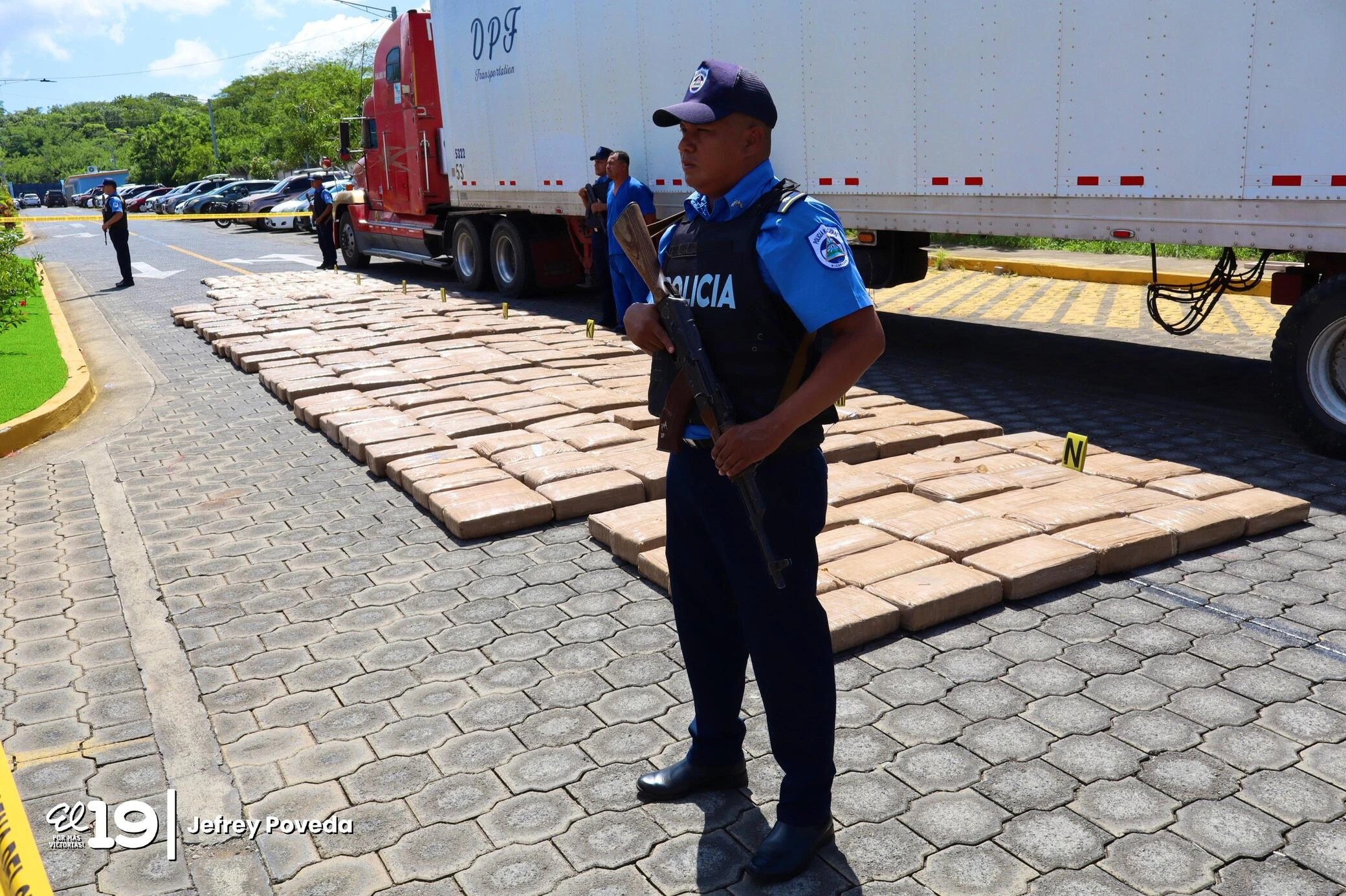 POLICIA12