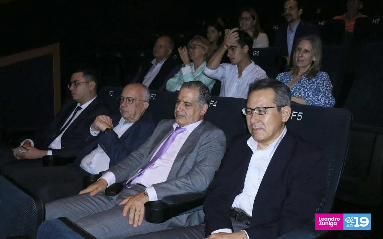 CINE-(17)