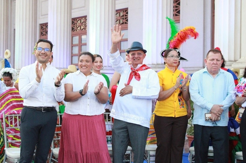 HUIPIL8