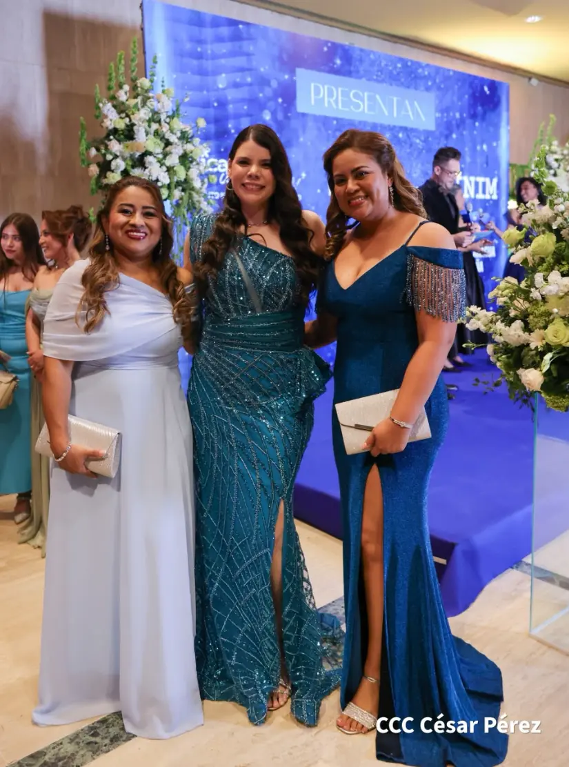 REINAS--(13)
