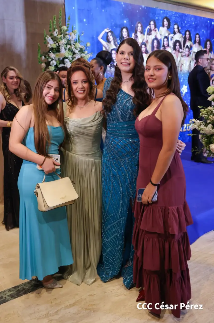 REINAS--(15)