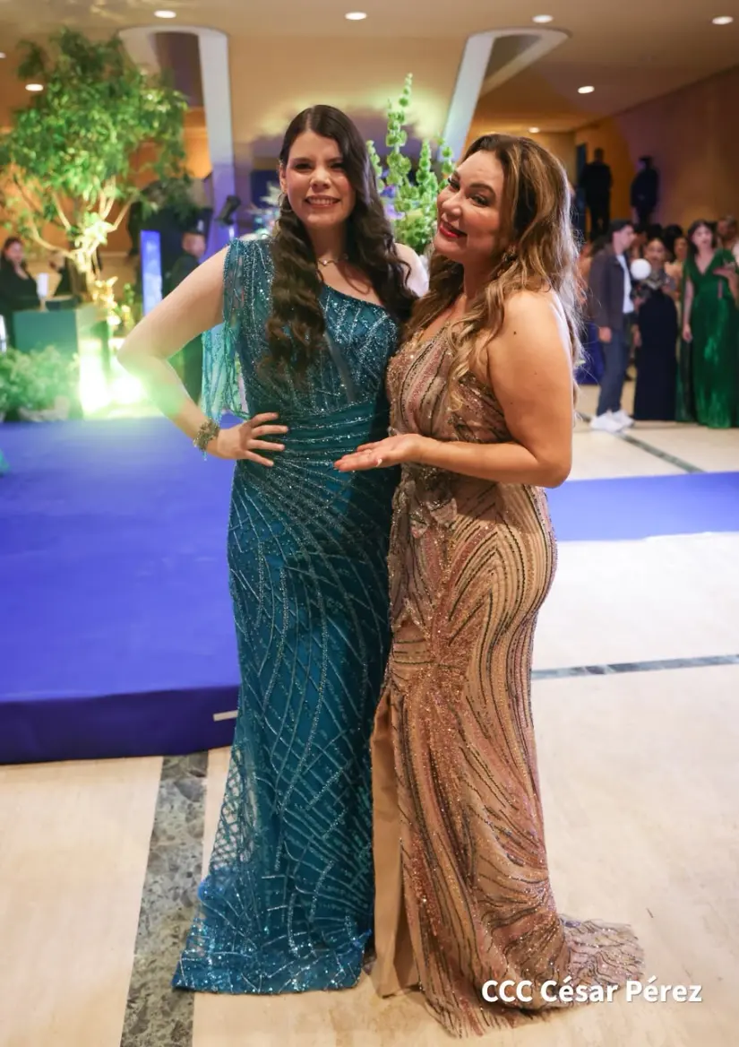 REINAS--(18)