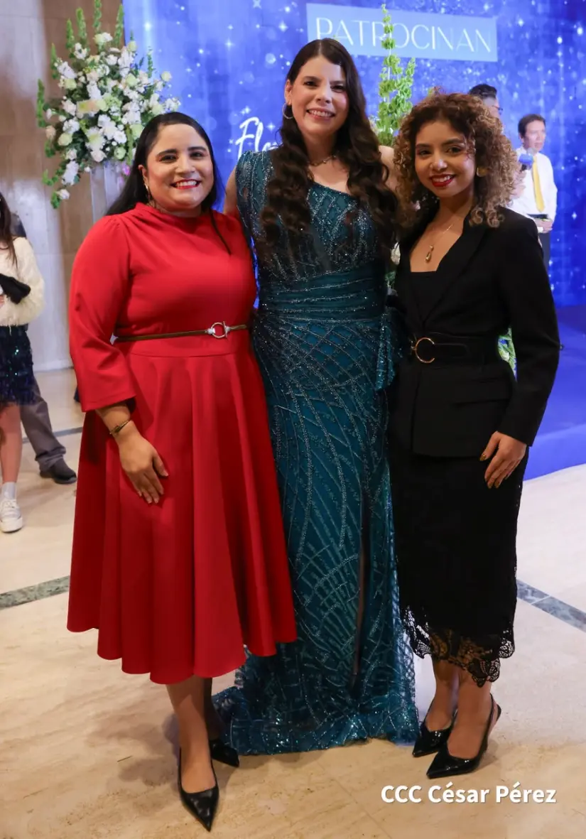 REINAS--(25)