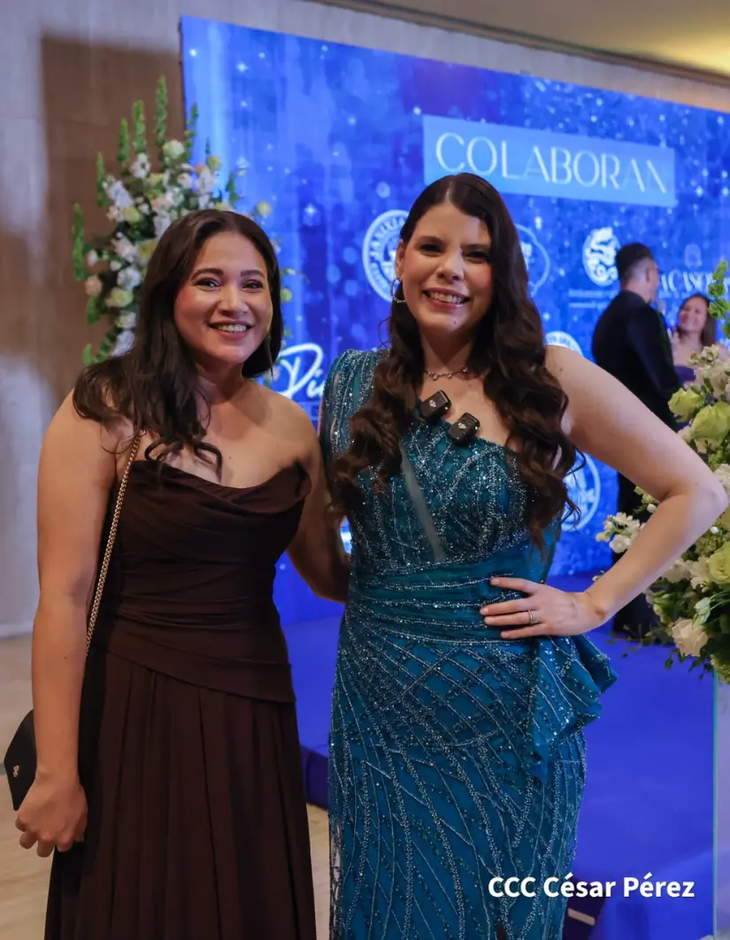 REINAS--(3)