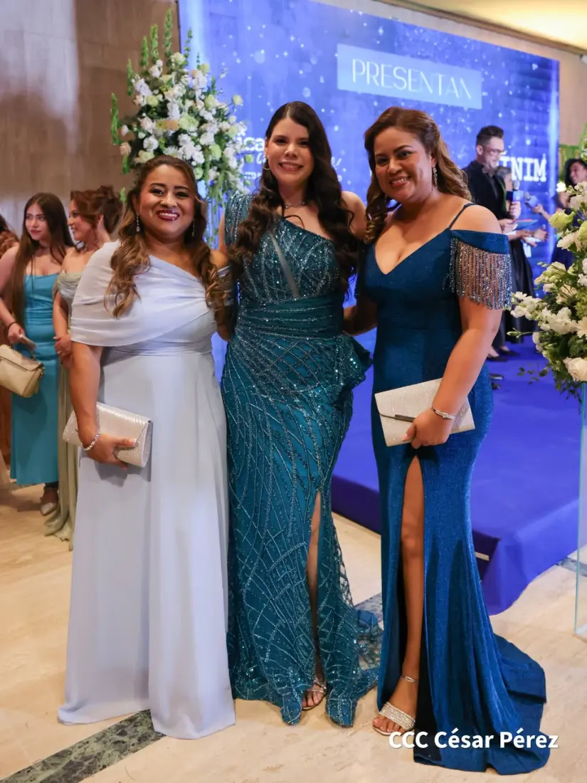 REINAS--(7)